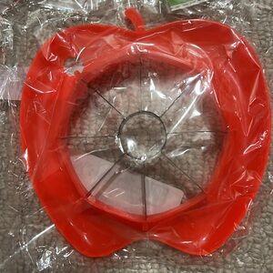 NWT - Apple Slicer